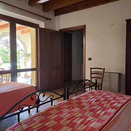 B&B S'Omu Antiga Nureci Εξωτερικό φωτογραφία